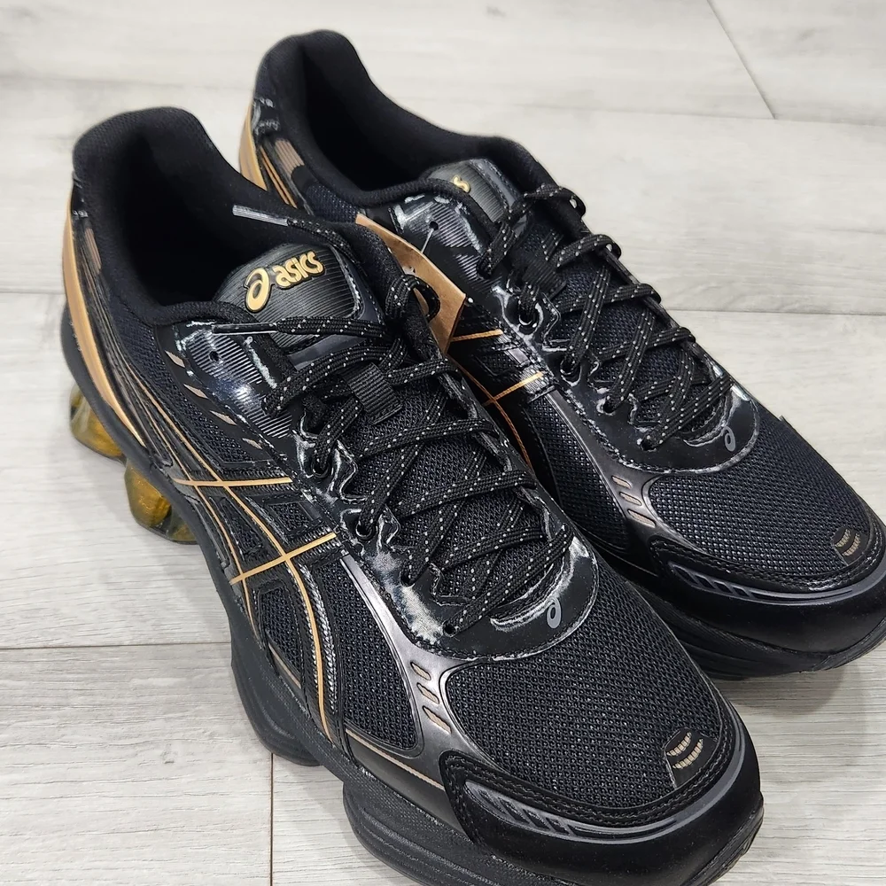 ASICS Men's Black and Gold Running Shoes